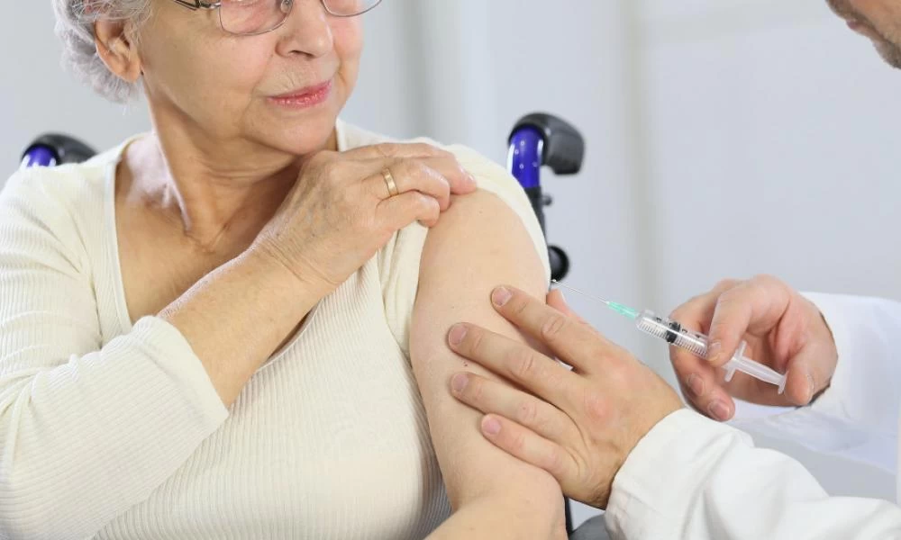 Γερμανία: Ξεκινά το φθινόπωρο 3η δόση για τους ηλικιωμένους